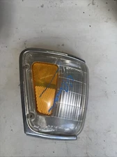 89-95 Toyota 4 Runner, Right Corner/Park Light