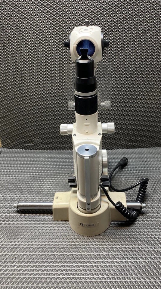 Lâmpada de fenda Reichert corpo Xcel 200 com alça seletora de ampliação. - Imagem 4 de 4