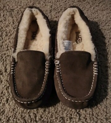UGGs Australia Sheepskin Leather Boys House Slipper Size 5/3.5/36/220