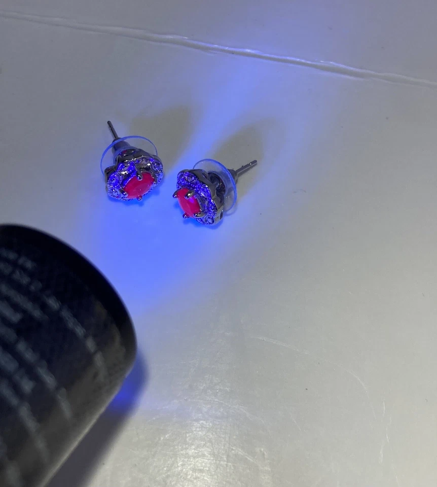 Pendientes de rubí sintético enchapado en rodio de latón Foto 3 de 4