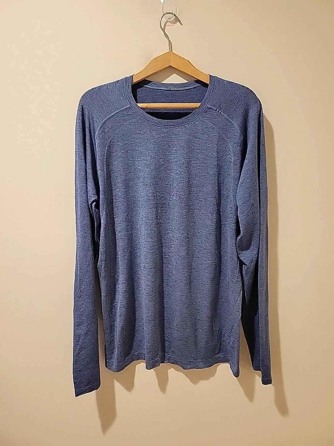 Lululemon Metal Vent Tech Long Sleeve Top Blue Size XL Sporty Athletic Stretch