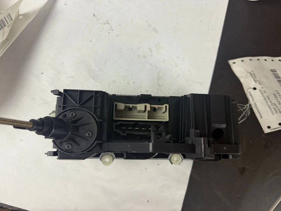 Volkswagen Rabbit GTI 2006-2009 calefacción aire acondicionado unidad de control de temperatura OEM Foto 3 de 4