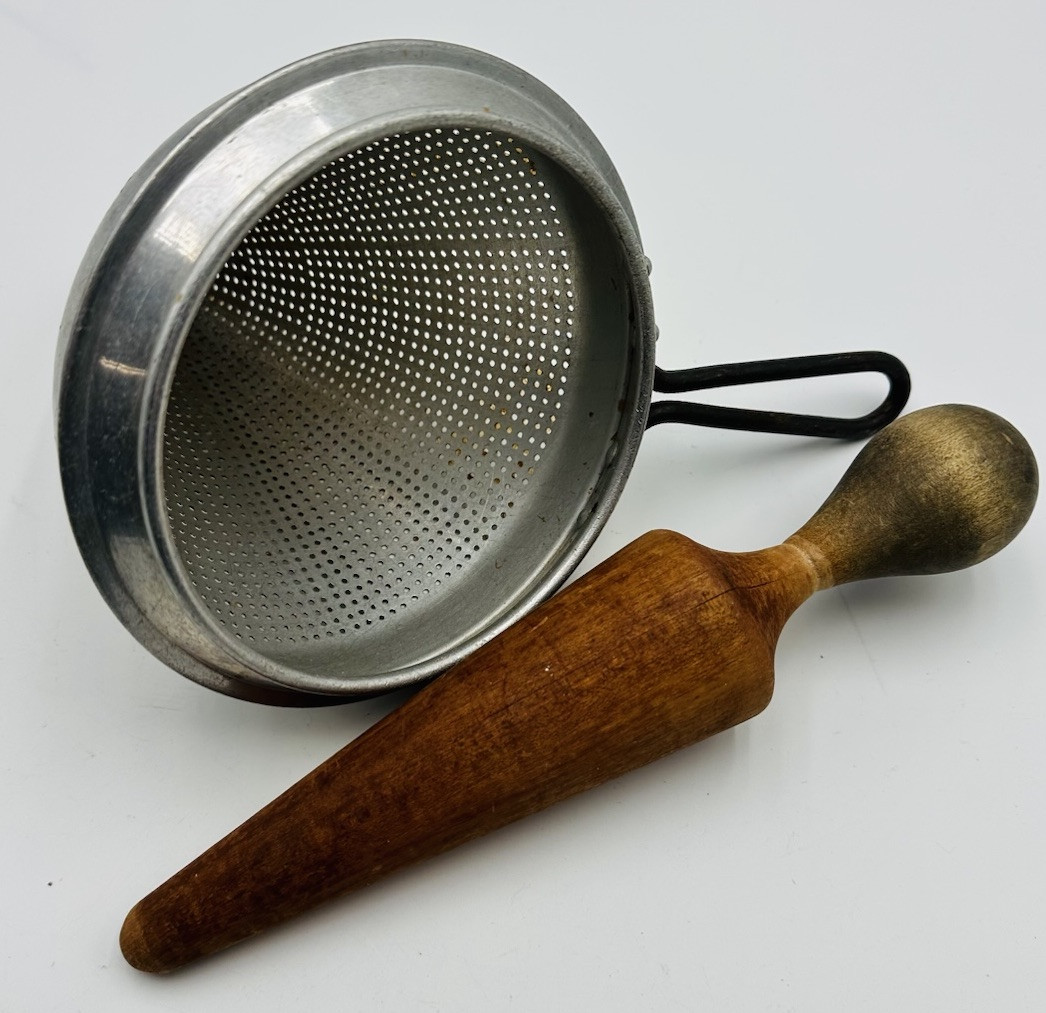 Aluminum Wear-Ever Food Mill Cone Strainer Sieve Colander with Wood Pestle #8