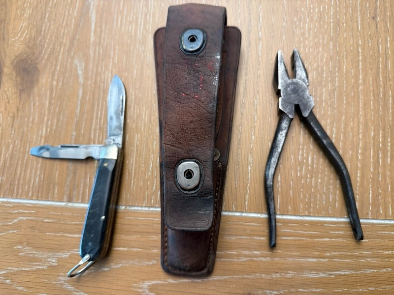 US Army Signal Corps Lineman’s Tool Set W/Leather Pouch, Pocket Knife and Pliers