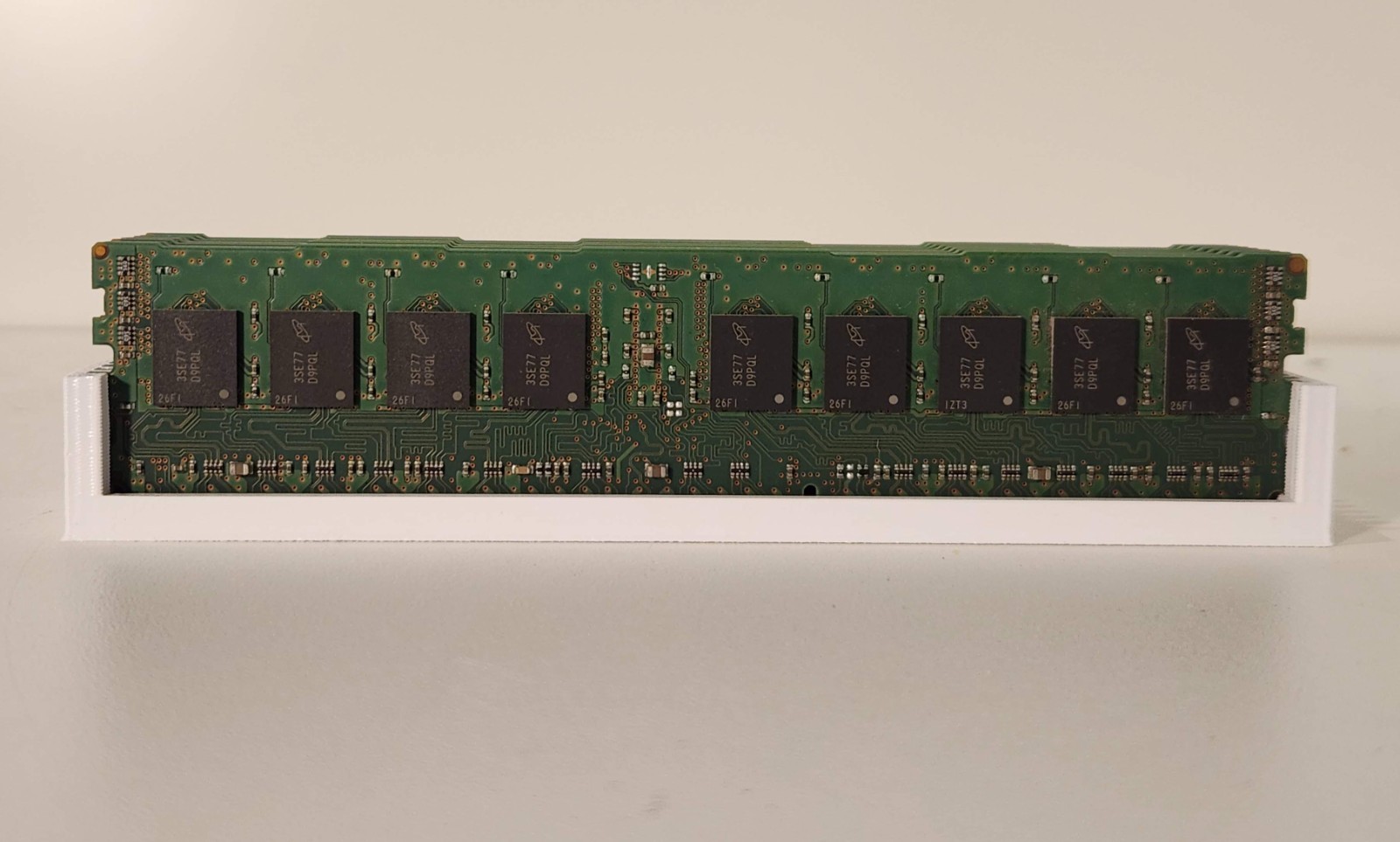 как выглядит LOT of 2 - Micron 8GB 1Rx4 PC3L-10600R MT18KSF1G72PZ-1G4E1HE ECC Registered RAM фото