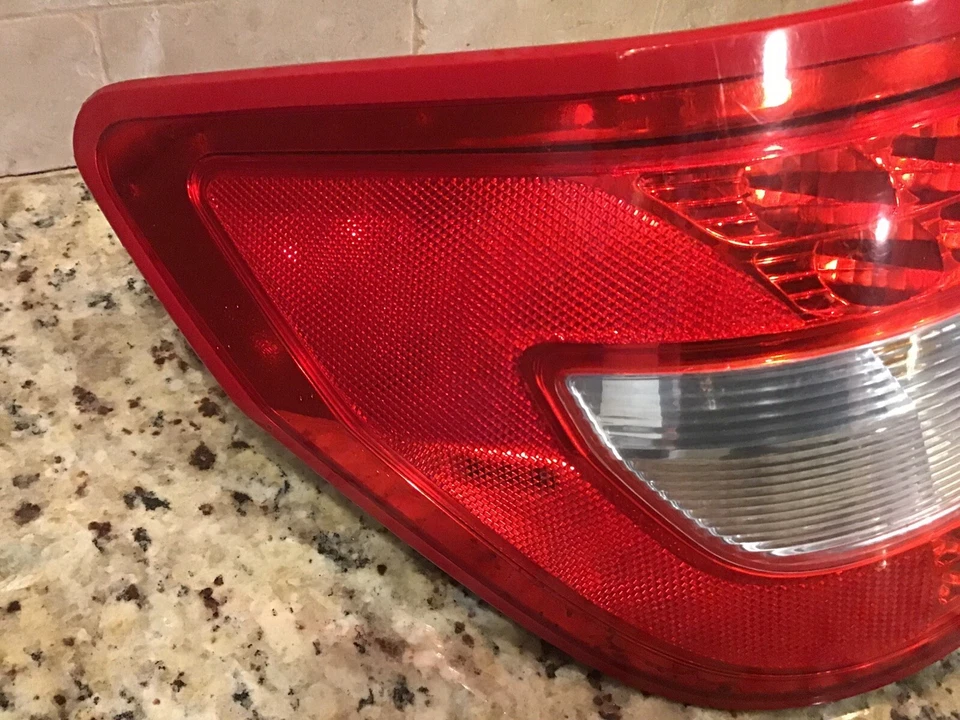 Luz trasera izquierda Lincoln Zephyr MKZ 2006 2007 2008 2009 (lado del conductor) OEM Foto 4 de 4
