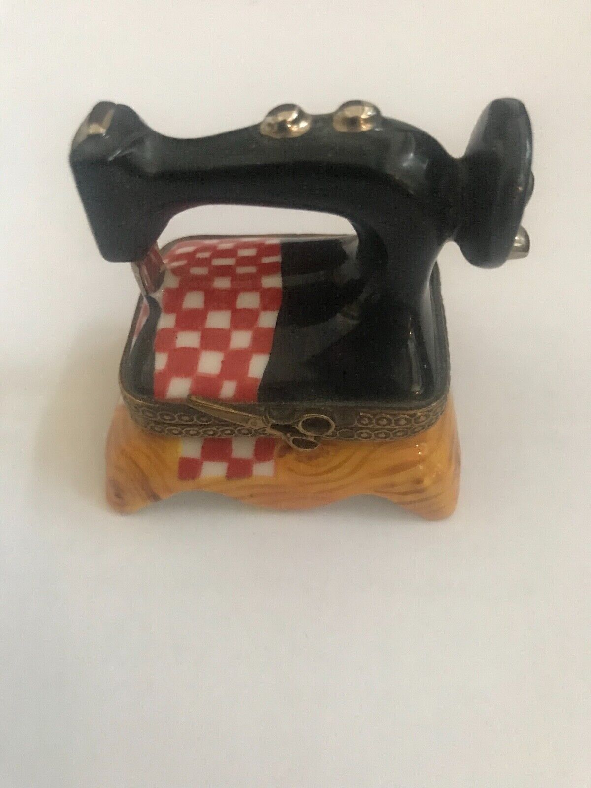 Limoges Box Old-Fashioned Sewing Machine Scissors Clasp Spools of Thread inside Ograniczona SPRZEDAŻ, tanio