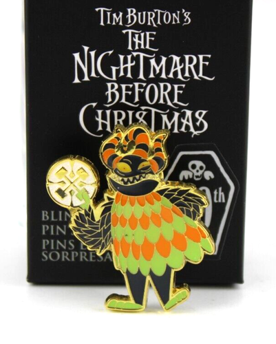 Loungefly Nightmare Before Christmas Arlecchino Demone Spilla Fiocco di Neve 1,5" Nuovo 2023 - Foto 5 di 15
