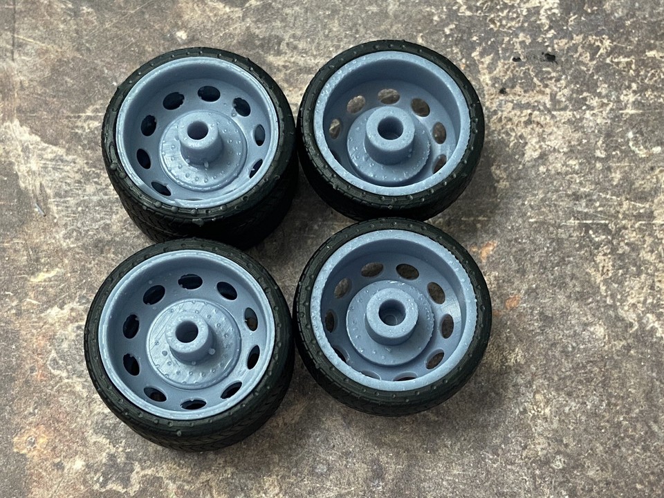 Resin 1/24 Scale: 32-inch budd 5-hole Semi Truck Wheels W/low Profile Tires - Australia