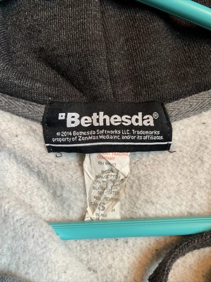 RARE Fallout 3 Limited Edition Nuka Cola Hoodie Size SMALL Bethesda Full-Zip - Image 3 of 4