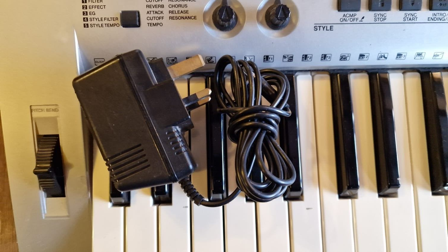 YAMAHA PSR E403 61 KEY KEYBOARD + POWER SUPPLY ⭐GREAT CONDITION⭐ eBay