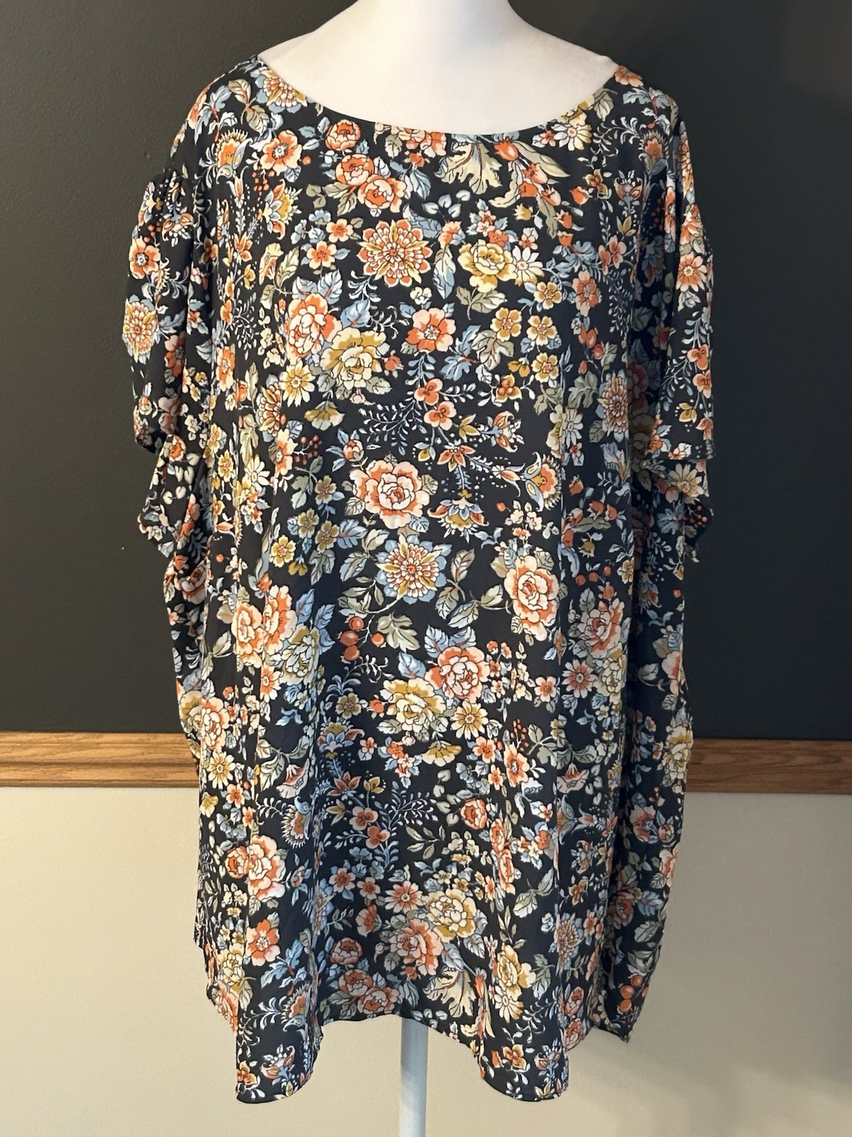 Loft Plus Floral Top Blouse Polyester Button Back Size 26