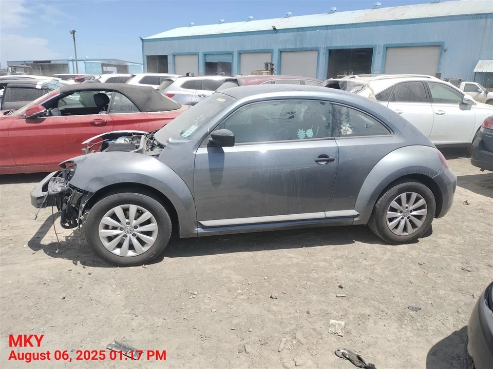 BLK LEFT FRONT DOOR TRIM PANEL 2013 VOLKSWAGEN BEETLE Foto 2 de 4