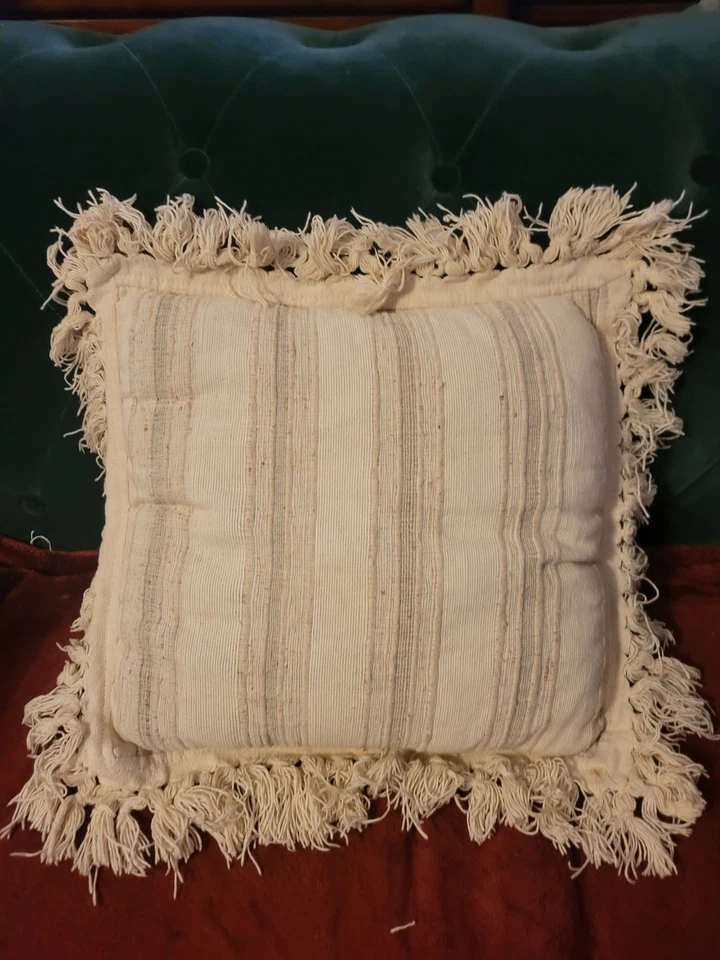 Almohada con flecos de arpillera de 20" en Tlt usada como decoración solo de hogar transparente y limpio 5 disponibles Foto 2 de 4