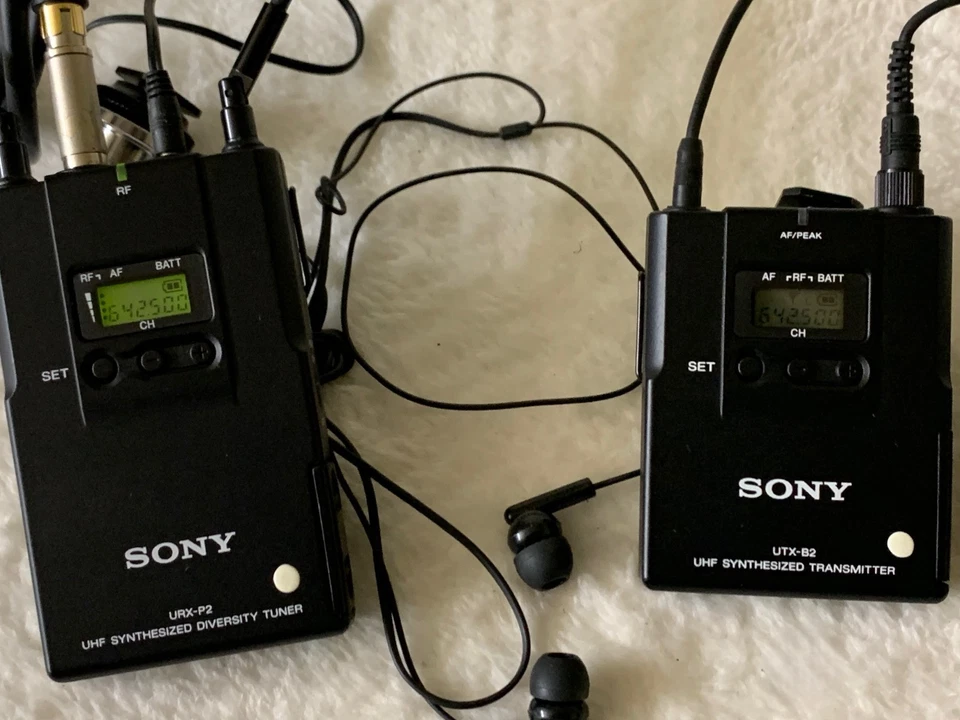 Sony UTX-B2 (Trans)/ URX-P2 (Tuner) w/2 ECM-V18MP Lav Mics, Extras,& Soft Case - Image 4 of 4
