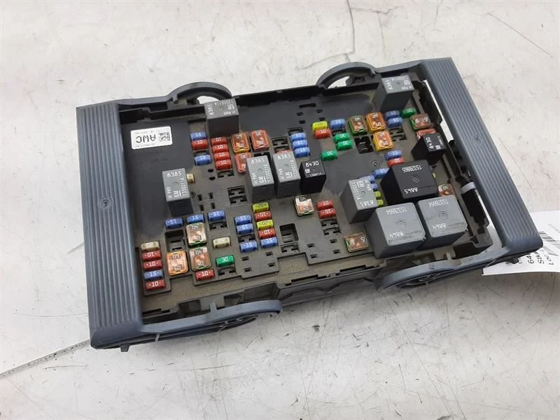 Fuse Box Engine 10-14 Cadillac Escalade 25801752 - Image 2 of 4