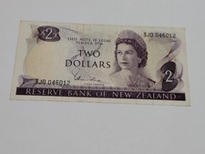 1977 New Zealand 2 Dollars Banknote Queen Elizabeth Rifleman Pick 164d Hardie AU