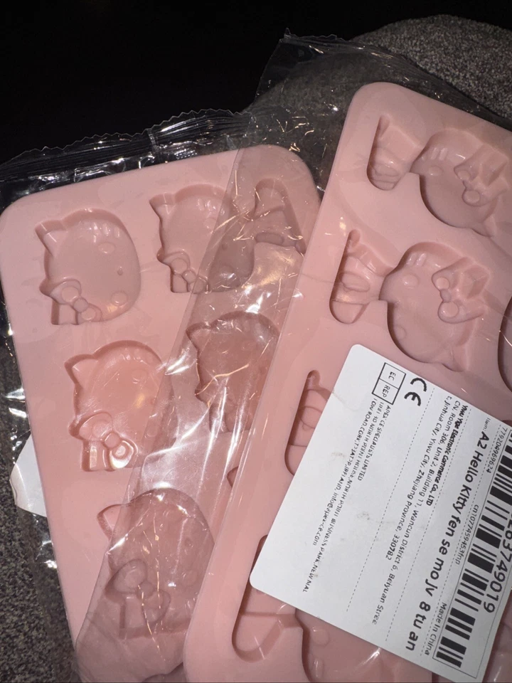 Hello Kitty Rubber Ice Tray 2pcs - Image 2 of 2