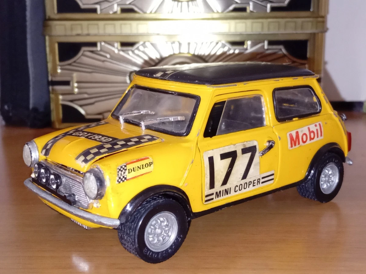 Modellini statici di auto, furgoni e camion Politoys Mini