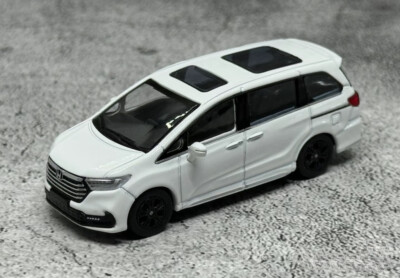 AL Masdi 1:64 White Odyssey RC3 Mini Van MPV Sports Model Diecast Metal Car