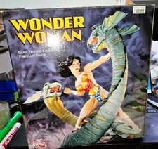 WONDER WOMAN and SERPENTS  Mini Porcelain Statue From DC Direct Original Box