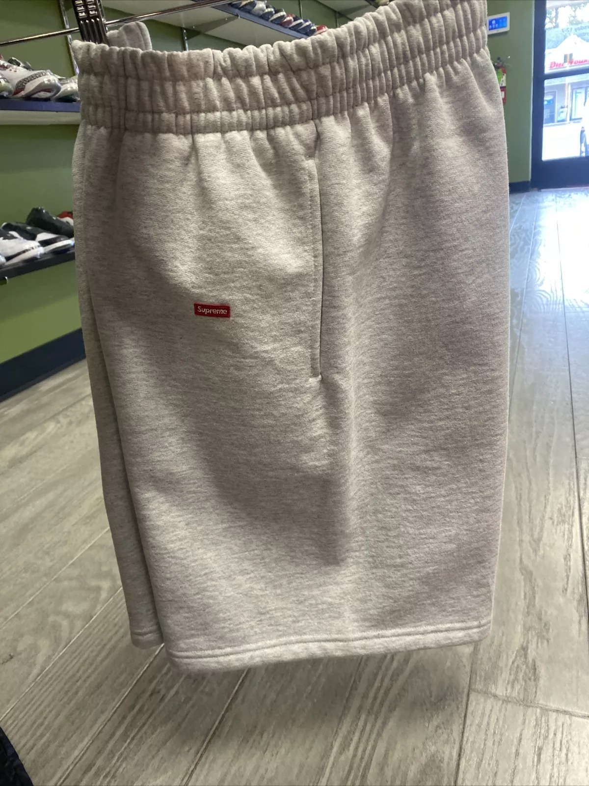 Taille L   Short logo Supreme Small Box (gris)