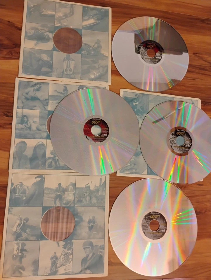 Thunderball [Deluxe Collector's Edition] Laserdisc Complete Near Mint - Image 4 of 4