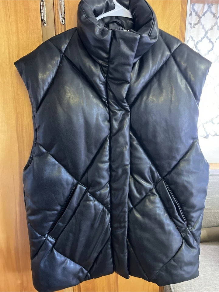 Abercrombie Fitch Puffer Vest Womens Medium Vegan Leather Oversized Black Lined