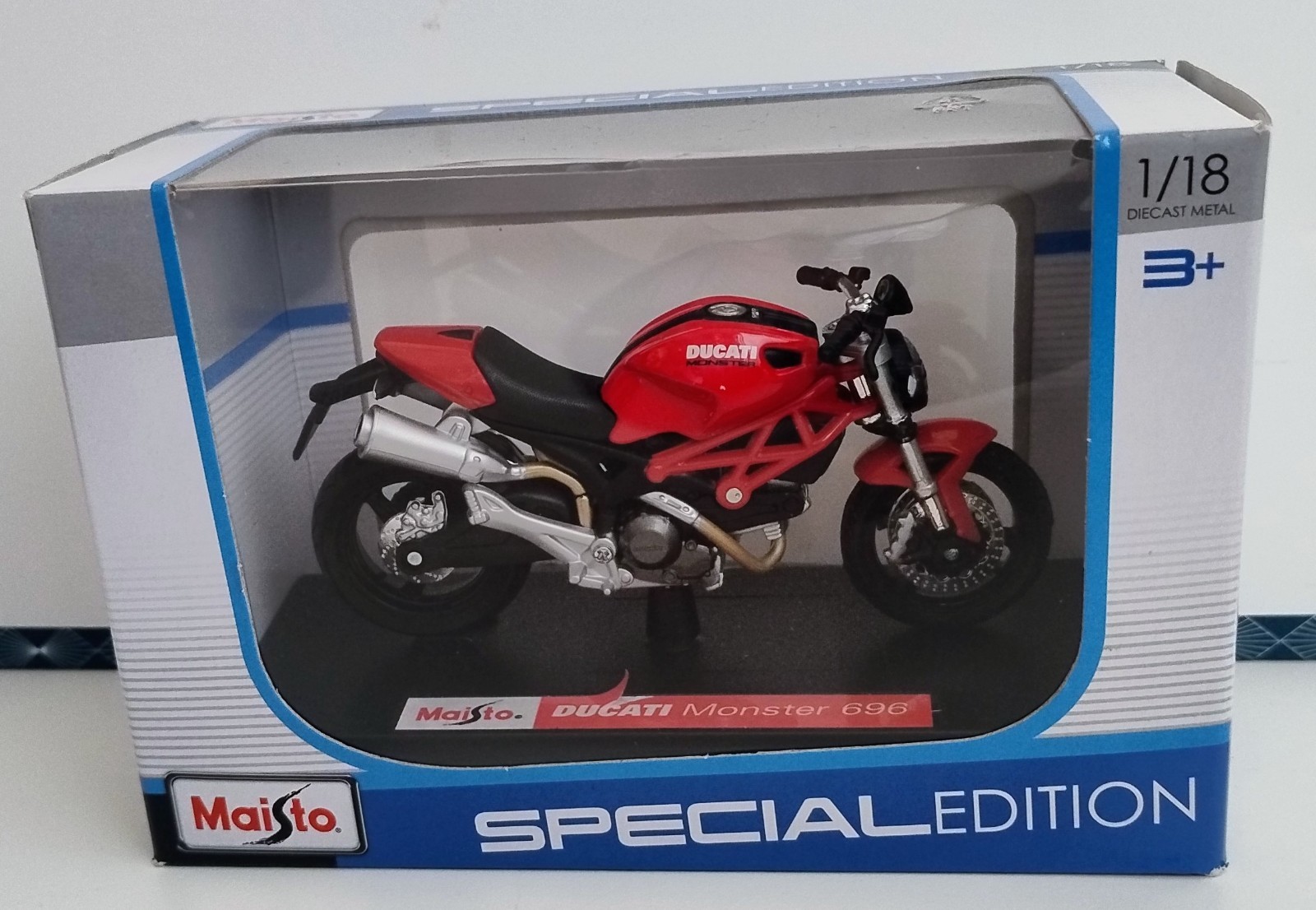 Maisto - DUCATI Monster 696 - Die Cast Motorbike Model Scale 1:18
