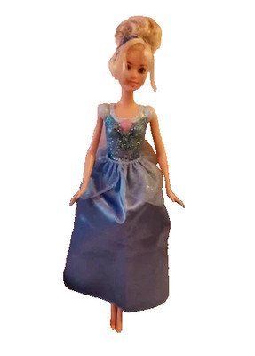 Cinderella Puppe von Mattel Barbie Größe Puppe