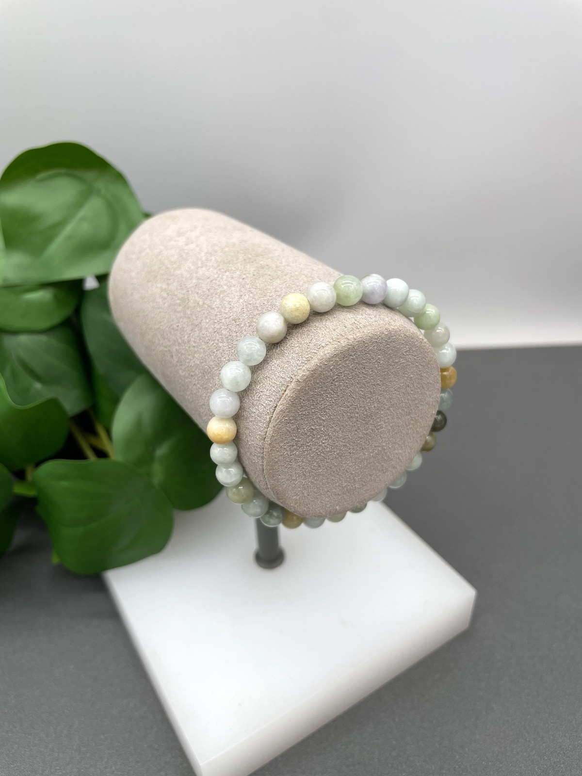Bracelet boules en pierre jade D6mm authentique : l'élégance intemporelle d'un bijou minéral