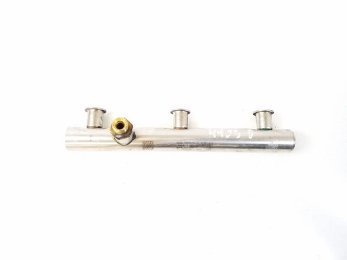 Porsche Cayenne 92A 2016 Kraftstoffverteiler Einspritzleiste recht 95811011610