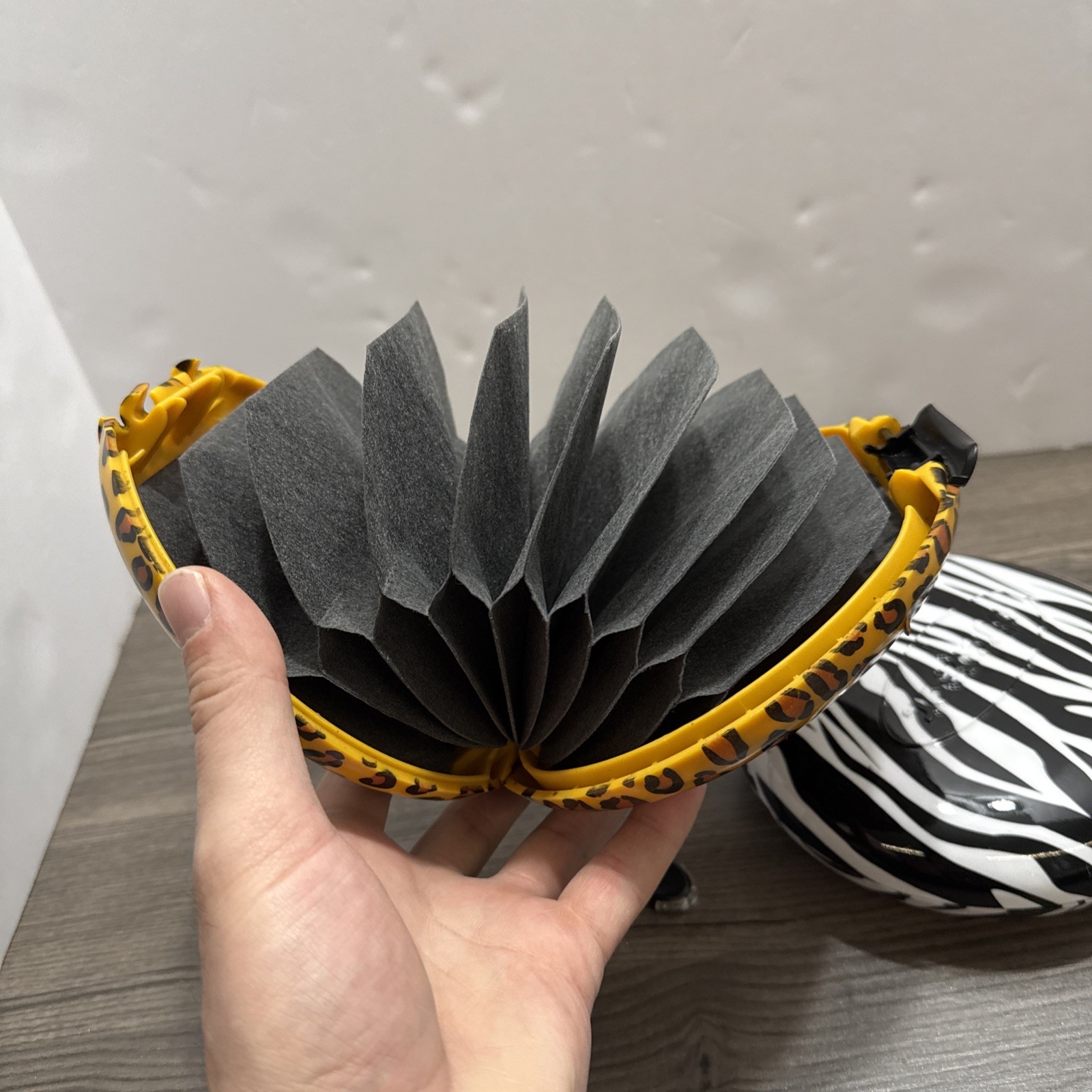 2 Y2K Leopard and Zebra DiscGear 22 Disc Hard Shell CD DVD Game Holder Storare