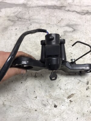 04 Kawasaki ZX 636 6 ZX6 ZX636 Ninja Ignition Triple Tree Lock and