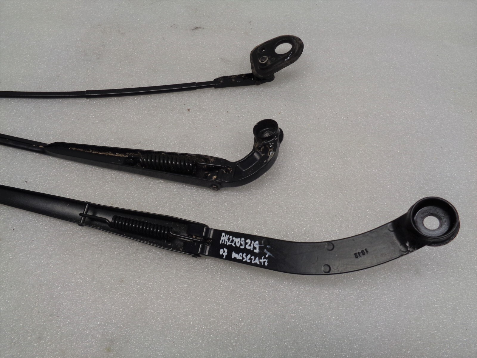 2003-2012 Maserati Quattroporte M139 Windshield Wiper Arm Set OEM AK2209219