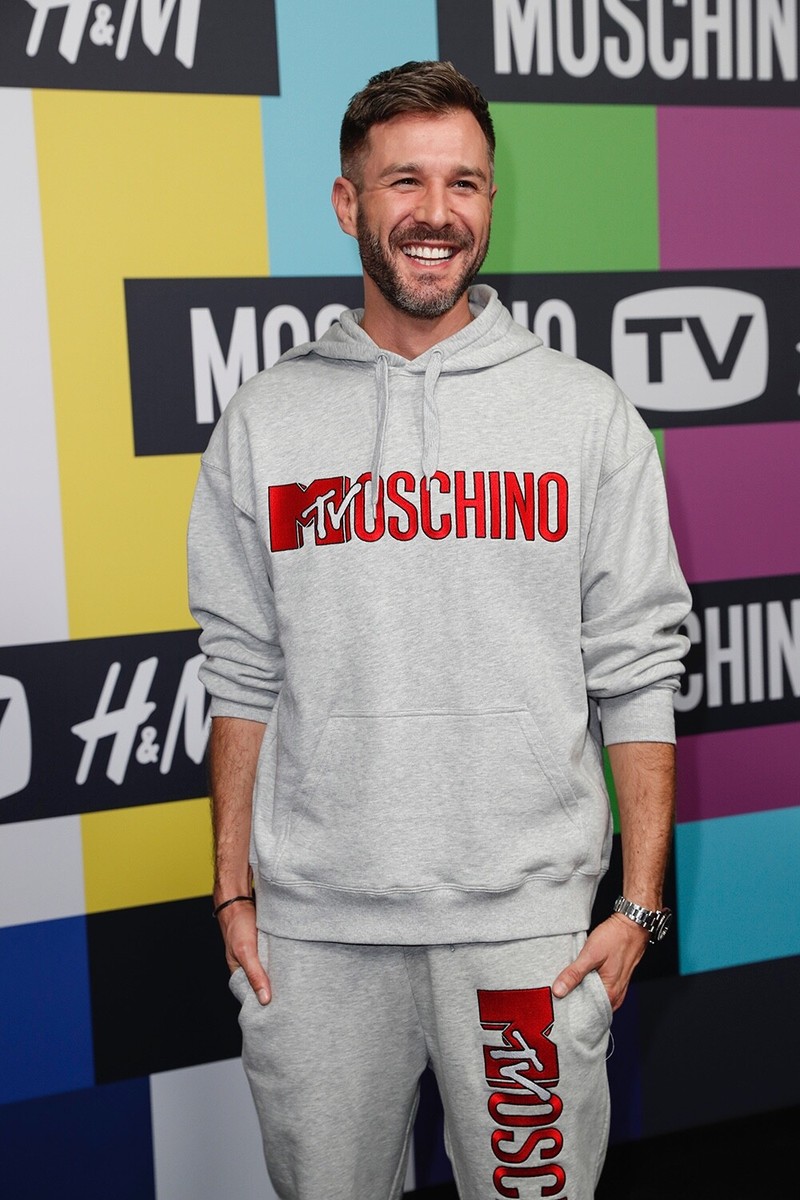 NWT Moschino H&M Runway MTV Logo Gray Hoodie Jogger Pants