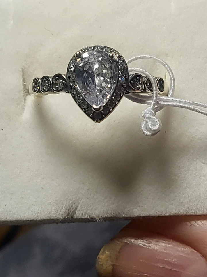 Anello in argento 925 con zirconi E grande Zircone Centrale Mis.16 16,5 Peso3,3 - Immagine 4 di 4