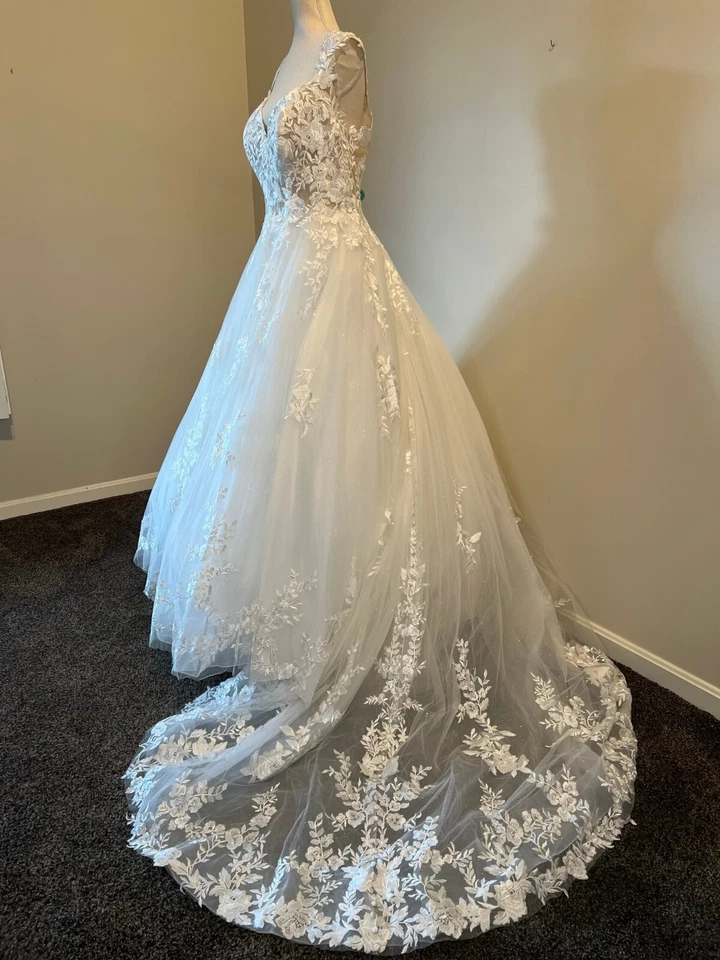 Allure 新娘婚礼礼服全新带标签从未穿过或风格 '9912' — 第 4/4 张图片
