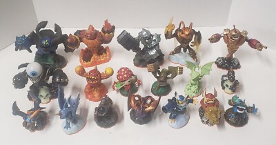 Lot Of 18 Skylanders Activision  Figures Orange/Blue Bottom  Collectible