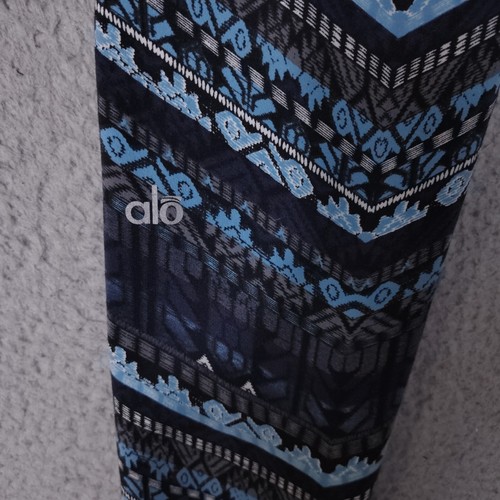 Alo Leggings Womens 30x28 Blue Aztec Print Ankle Gym Workout Yoga Active Pilates - Picture 6 of 12