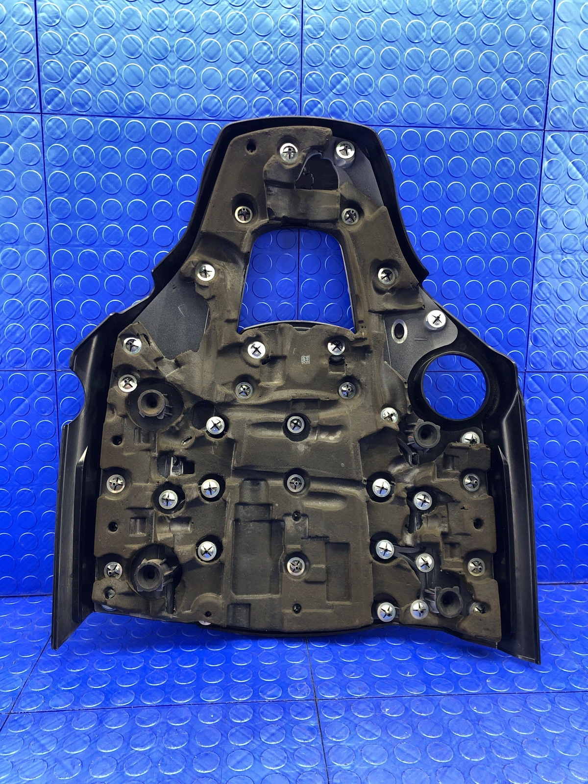 2017 2018 2019 2020 2021 2022 MASERATI LEVANTE OEM 3.0L ENGINE COVER TRIM PANEL