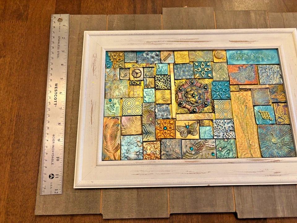 Arte en mosaico hecho a mano arcilla polimérica enmarcada madera medios mixtos firmados 2019 14 x 18" Foto 4 de 4