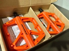 ◆【 Flat Pedals】Orange! Lightweight and spinning for a stylish look