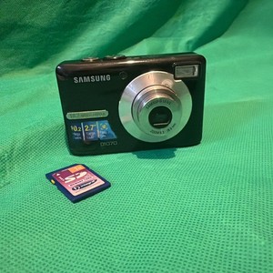 Samsung D1070 10.2MP Digital Camera - Black