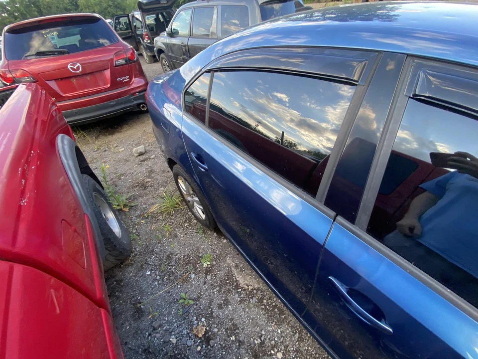 Used Rear Right Door Assembly Rear Side fits: 2015 Volkswagen Jetta Sdn electric - Изображение 4 из 4