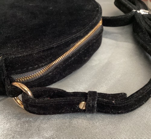 Carolina Herrera Black Velvet Bag GOOD GIRL Round Crossbody Purse Circle 7.5” - Picture 4 of 6