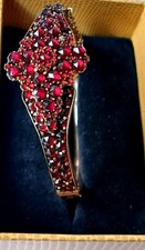 Antike Armpange aus verg. Tombak mit Granatbesatz, aufklappbar, um 1870-1880