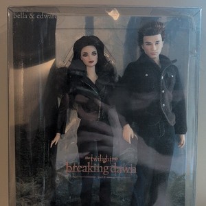 Bella & Edward The Twilight Saga Breaking Dawn Part 2 Doll Set (Boxed)