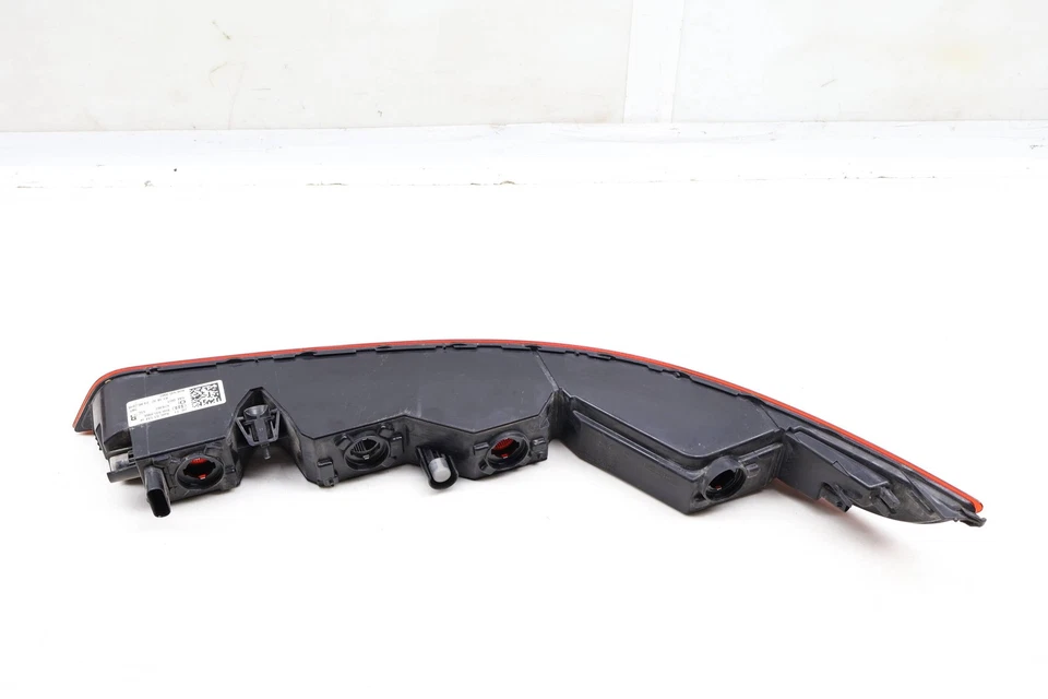 AUDI Q3 QUATTRO 2015-2018 - Luz trasera inferior derecha/lámpara 8U0945096C Foto 4 de 4