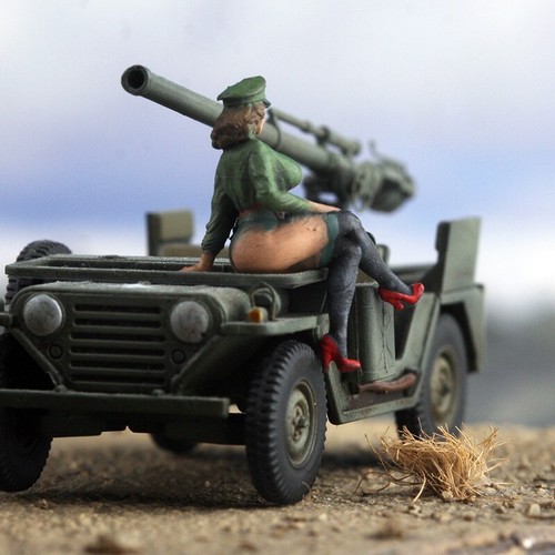Resin 1/72 WWII American Bomber Cover Girl Soldier Doll Mini Figure Diorama Toys - Picture 4 of 6